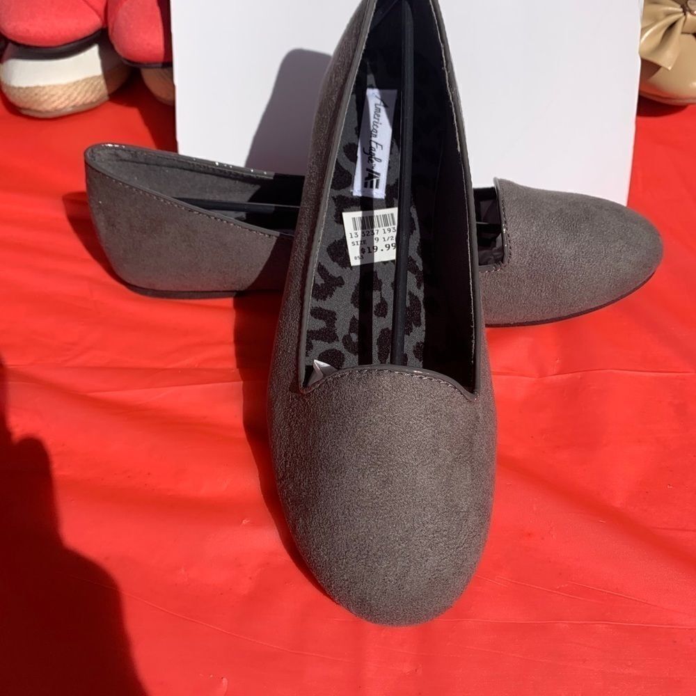 ‎Suede-like Gray Flats by American Eagle